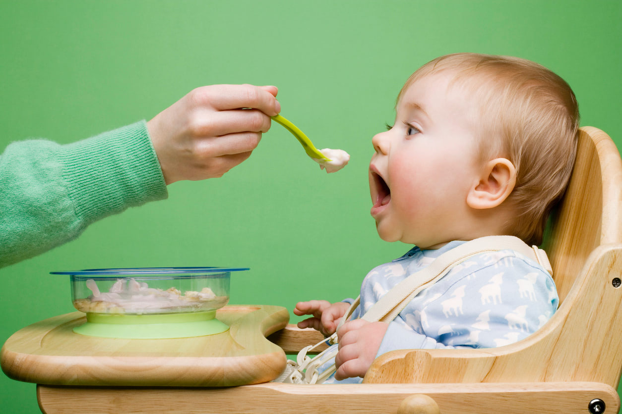 上手な離乳食の食べさせ方のコツや注意点 Baby Mo ベビモ