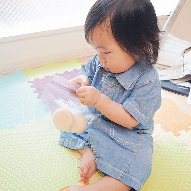 1歳3ヶ月赤ちゃんの成長と発達。身長と体重の目安はどれぐらい?指しゃぶりはいつまで?【小児科医監修】 Babymo(ベビモ) 1歳3ヶ月赤ちゃんの成長と発達。身長と体重の目安はどれぐらい?指しゃぶりはいつまで?【小児科医監修】 Babymo(ベビモ)