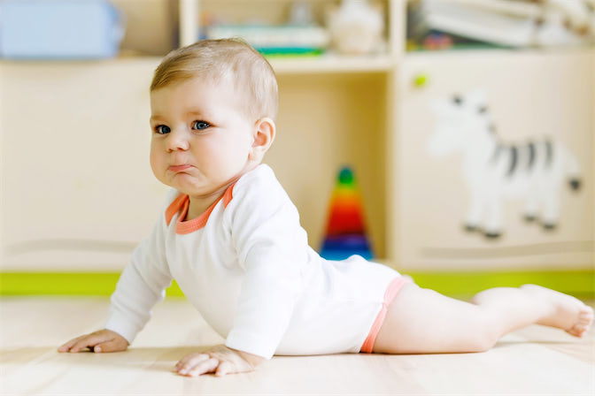 赤ちゃんの 後追い はいつから始まる 愛情不足が原因 メカニズムと対処法を専門家が解説 Baby Mo ベビモ